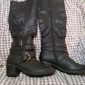 Ladies black boots size 7